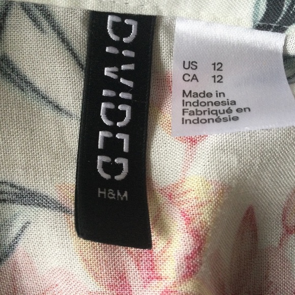 H&M Divided Floral Sleeveless Blouse Top Tropical print Size 12 44 inch Bust - Picture 7 of 7